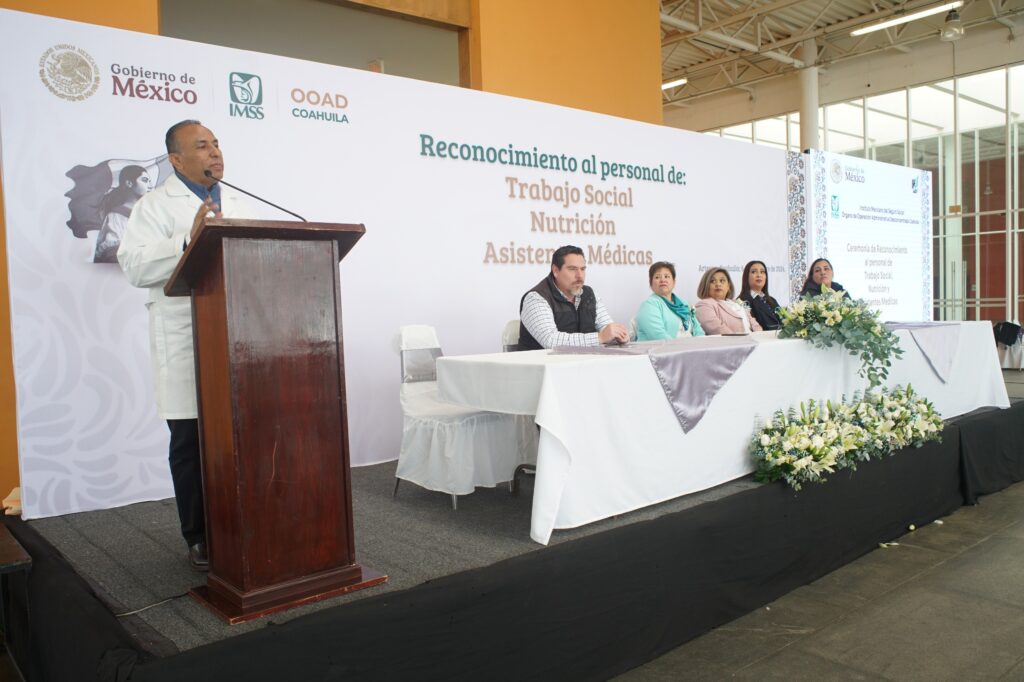 Reconoce IMSS Coahuila trayectoria y labor de sus trabajadores de Nutrición, Trabajo Social y Asistentes Médicos 14 WhatsApp Image 2024 12 06 at 16.17.45