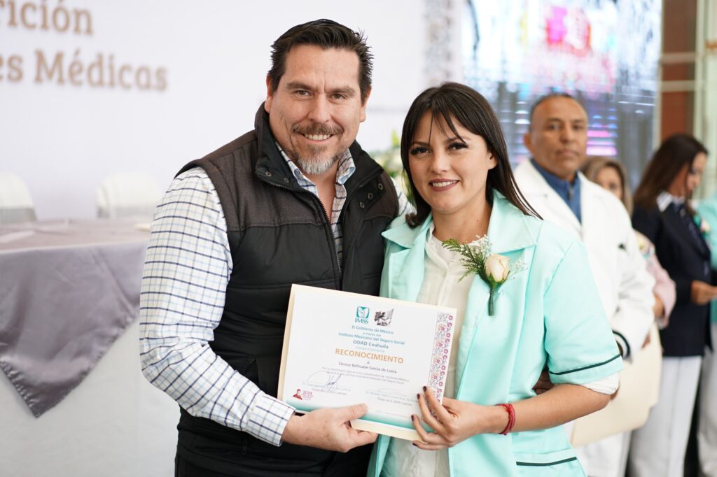 Reconoce IMSS Coahuila trayectoria y labor de sus trabajadores de Nutrición, Trabajo Social y Asistentes Médicos 7 WhatsApp Image 2024 12 06 at 16.17.45 5