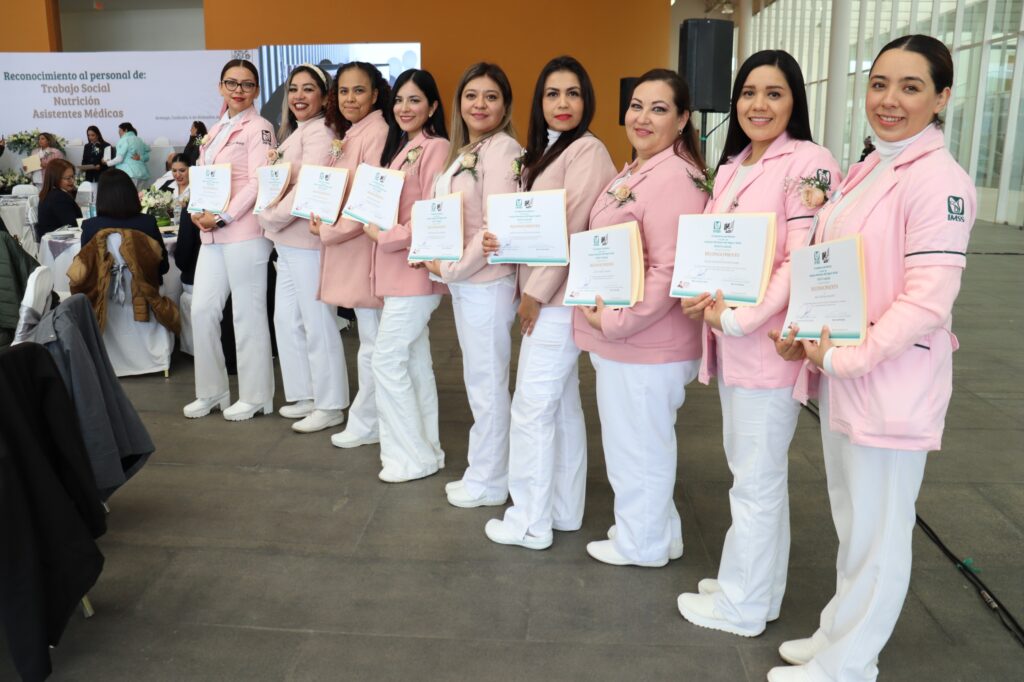Reconoce IMSS Coahuila trayectoria y labor de sus trabajadores de Nutrición, Trabajo Social y Asistentes Médicos 9 WhatsApp Image 2024 12 06 at 16.17.45 7