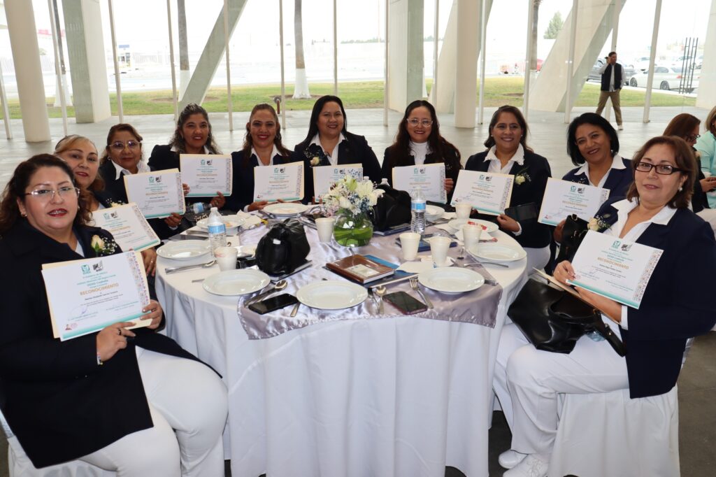 Reconoce IMSS Coahuila trayectoria y labor de sus trabajadores de Nutrición, Trabajo Social y Asistentes Médicos 10 WhatsApp Image 2024 12 06 at 16.17.46
