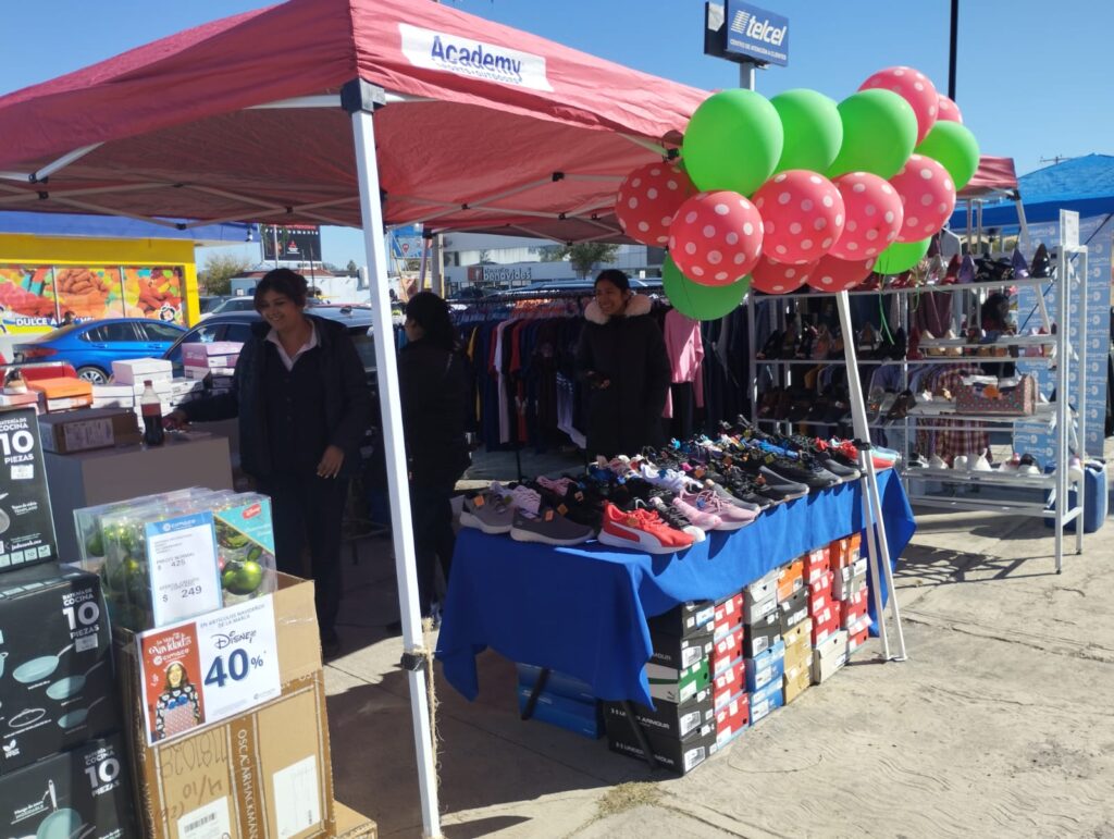 Instalan Villa Navideña para impulsar el comercio local en Monclova