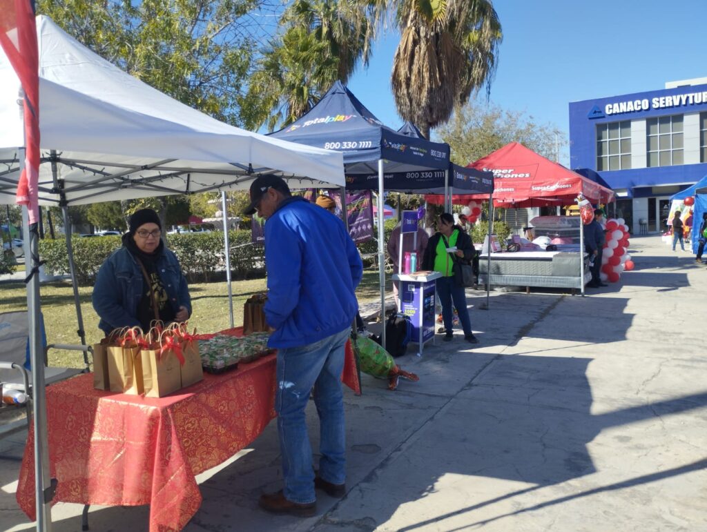 Instalan Villa Navideña para impulsar el comercio local en Monclova