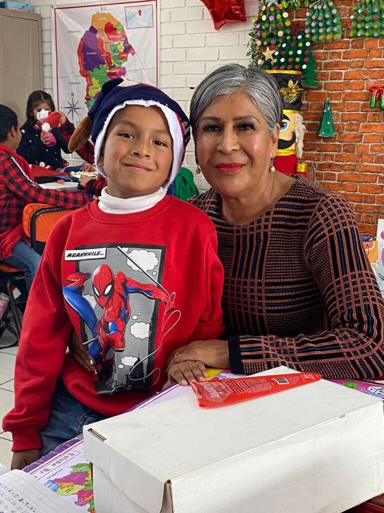 Llevan regalos a Juanito, un niño que solo pedía calzado para ir a la escuela 2 e02b79ec fd0b 404c 88ce 6d9aca5a1921