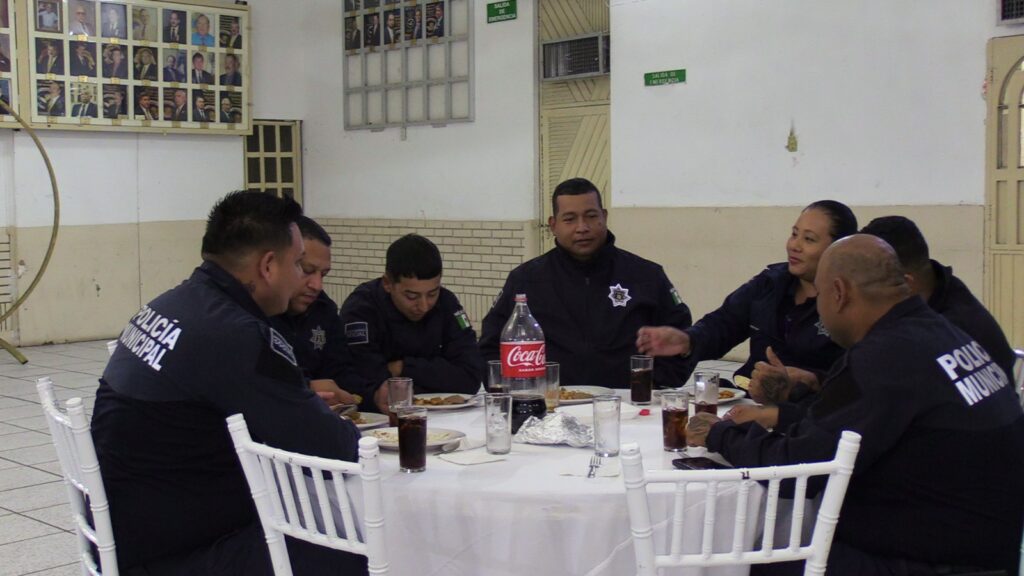 Reconoce Sara Irma Pérez a policías en su día 1 WhatsApp Image 2025 01 02 at 15.09.52