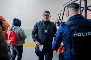 Seguridad Pública reparte Rosca de Reyes y bebidas en hospitales y colonias de Monclova 2 WhatsApp Image 2025 01 06 at 14.03.50 1