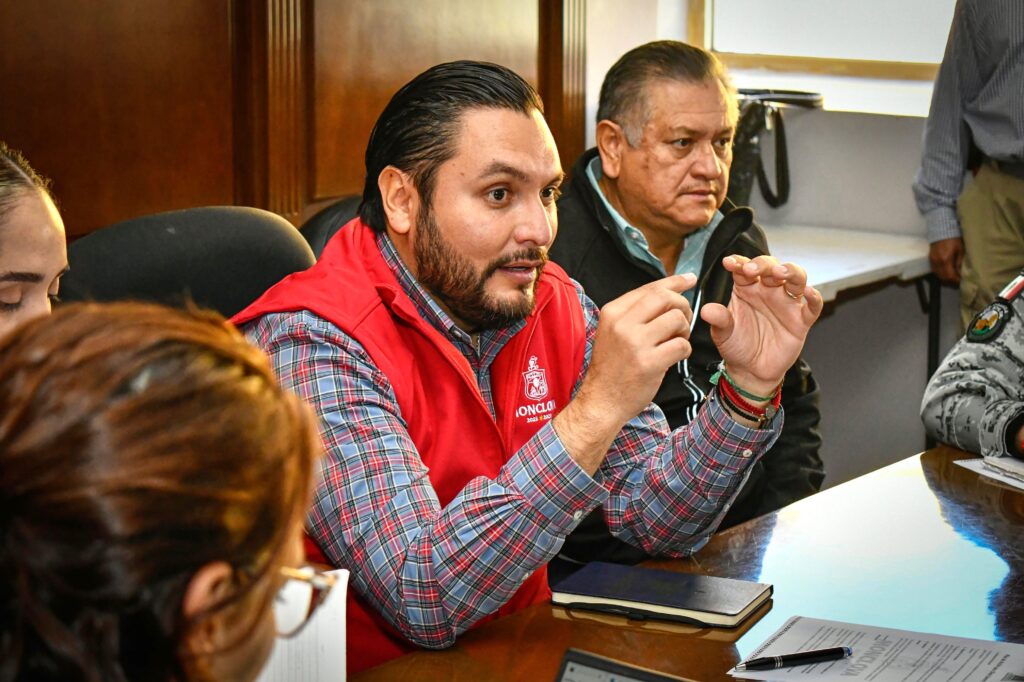 Carlos Villarreal activa operativos ante la llegada de onda gélida en Monclova 2 WhatsApp Image 2025 01 18 at 18.42.51 1