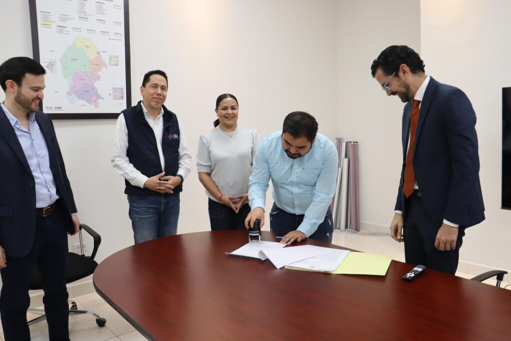 Poderes del Estado de Coahuila entregan listado de candidaturas al IEC 1 WhatsApp Image 2025 02 12 at 22.12.30