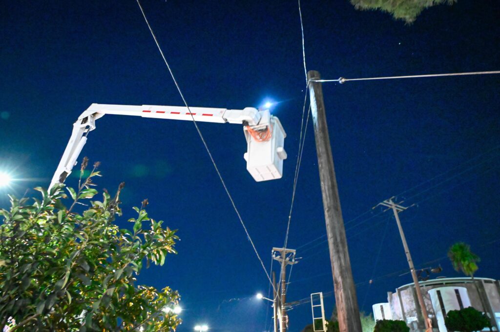 Carlos Villarreal refuerza el alumbrado público en Monclova 2 WhatsApp Image 2025 02 16 at 18.55.15 2