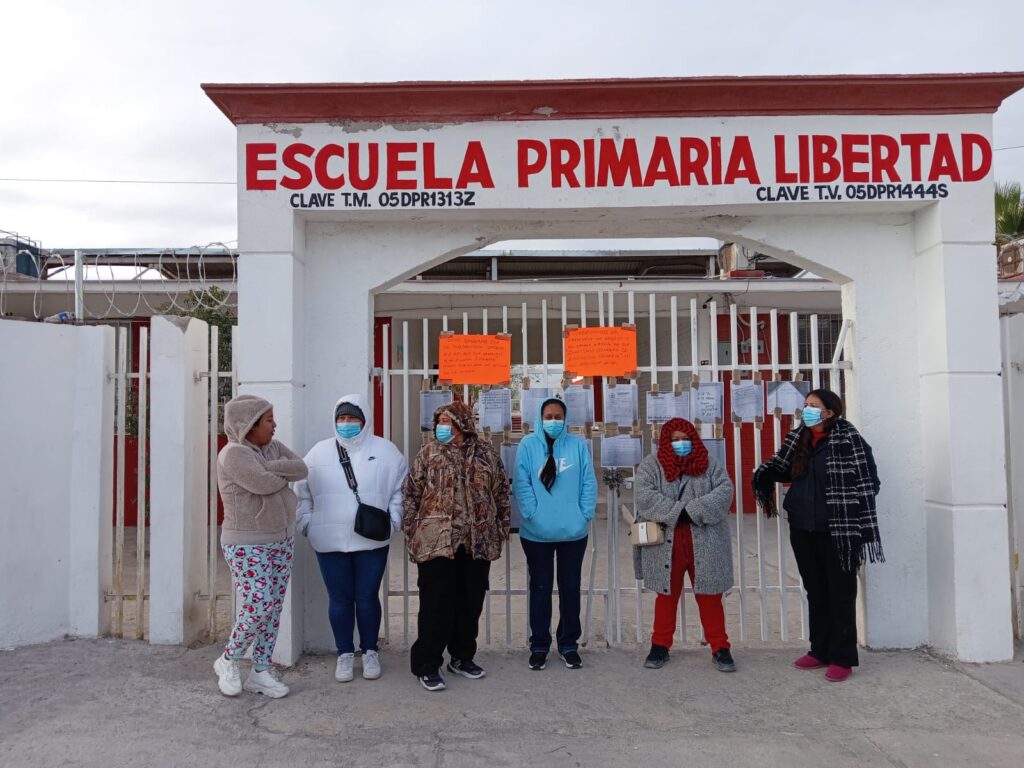 Madres de familia toman la primaria Libertad y exigen auditoría a la subdirectora 1 WhatsApp Image 2025 02 20 at 18.15.07
