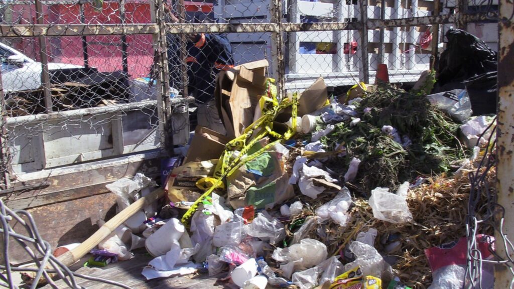 "Mercadito Echado Pa’Delante" llega a Frontera para impulsar reciclaje y prevenir el dengue 2 WhatsApp Image 2025 02 26 at 13.24.10