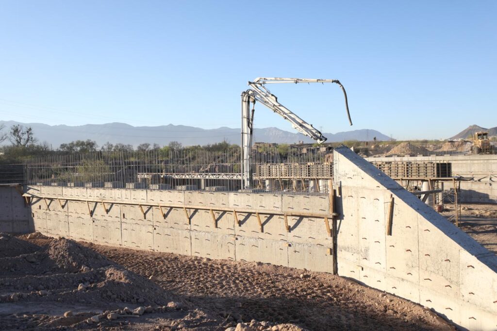 Manolo Jiménez supervisa construcción de la prolongación del bulevar Nazario Ortiz en Saltillo 3 WhatsApp Image 2025 03 12 at 18.19.39 2