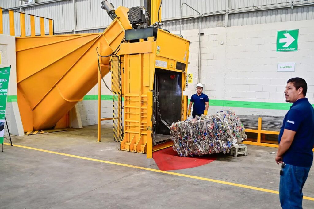 Carlos Villarreal inaugura el Centro de Acopio PetStar en Monclova con inversión de 18.8 mdp 1 Imagen de WhatsApp 2025 04 28 a las 16.54.26 acc3a1af